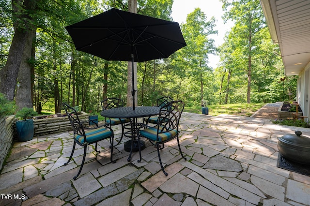 101 Ridgewood Dr, Bristol, TN 37620 - view of patio featuring outdoor dining space