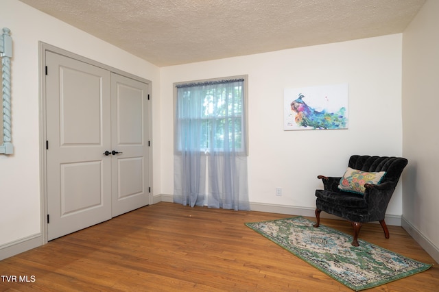 101 Ridgewood Dr, Bristol, TN 37620 - sitting room with wood finished floors and a textured ceiling