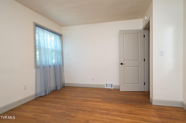 101 Ridgewood Dr, Bristol, TN 37620 - unfurnished room featuring wood finished floors and a textured ceiling