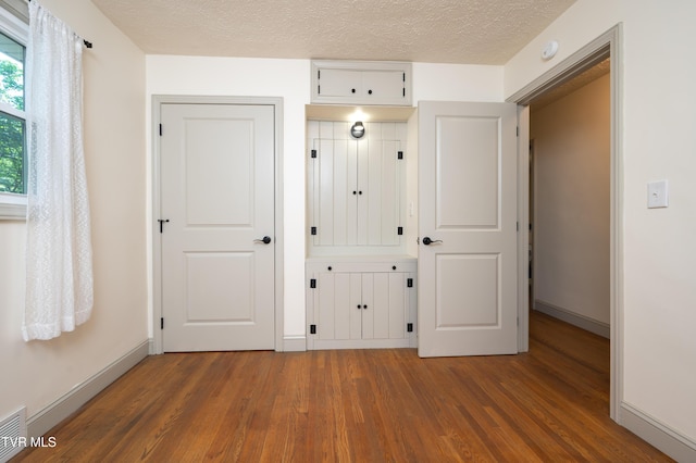 101 Ridgewood Dr, Bristol, TN 37620 - interior space with wood finished floors and a textured ceiling