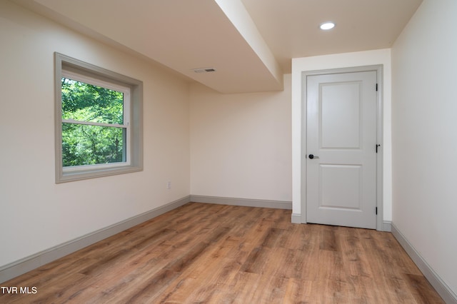 101 Ridgewood Dr, Bristol, TN 37620 - spare room featuring light wood-type flooring and recessed lighting