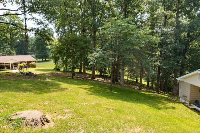 101 Ridgewood Dr, Bristol, TN 37620 - view of grassy yard