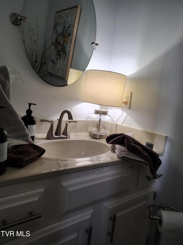 400 Sunset Dr Unit L56, Johnson City, TN 37604 - bathroom featuring vanity