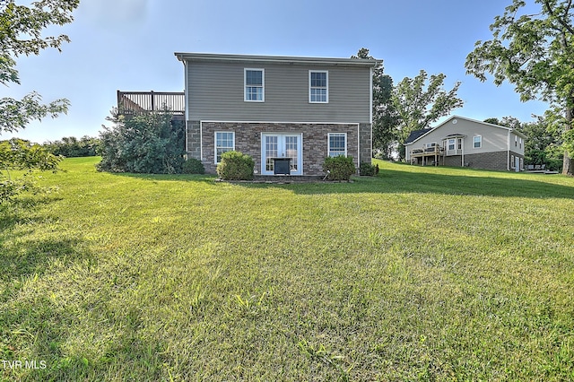 517 W Glade St, Glade Spring, VA 24340 - back of property with stone siding and a lawn