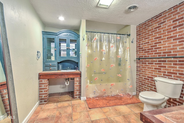 22643 Twin Oaks Rd, Abingdon, VA 24211 - full bath featuring a textured ceiling and a shower with curtain
