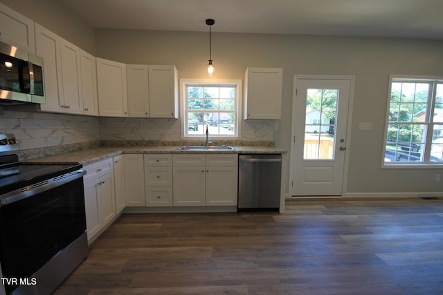 1524 Brown Ave, Jefferson City, TN 37760 - kitchen with stainless steel appliances, tasteful backsplash, dark wood finished floors, and white cabinetry