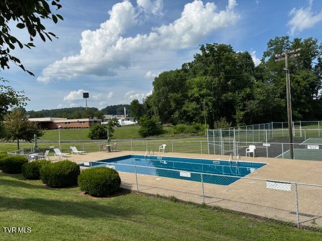 1145 Carriage Cir Unit 204, Bristol, VA 24201 - view of community pool