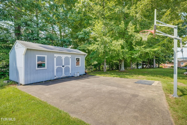 5116 Waterford Dr, Kingsport, TN 37664 - exterior space featuring view of wooded area and a storage unit