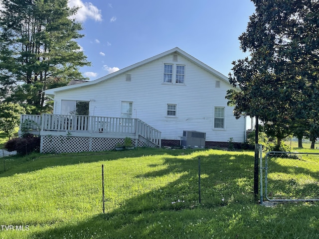 2572 May Rd, Talbott, TN 37877 - back of property featuring a deck