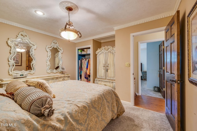 1049 Cooks Valley Rd, Kingsport, TN 37664 - bedroom featuring light carpet, a textured ceiling, a closet, and ornamental molding