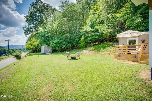 210 Anderson Rd, Johnson City, TN 37601 - view of green lawn featuring a wooden deck and a storage unit