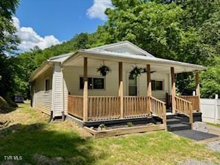 3219 Hardy Hollow Rd, Saint Paul, VA 24283 - view of front facade featuring a porch and a front lawn