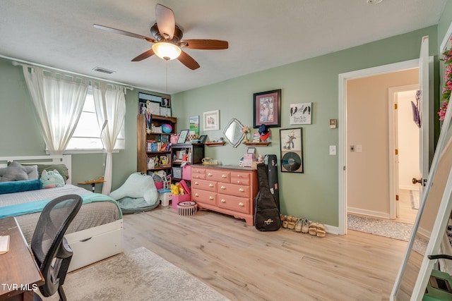 1136 W Shipley Ferry Rd, Kingsport, TN 37663 - bedroom featuring light wood-style flooring and a ceiling fan