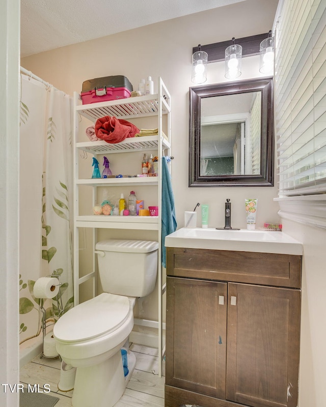 1136 W Shipley Ferry Rd, Kingsport, TN 37663 - full bathroom with vanity and curtained shower