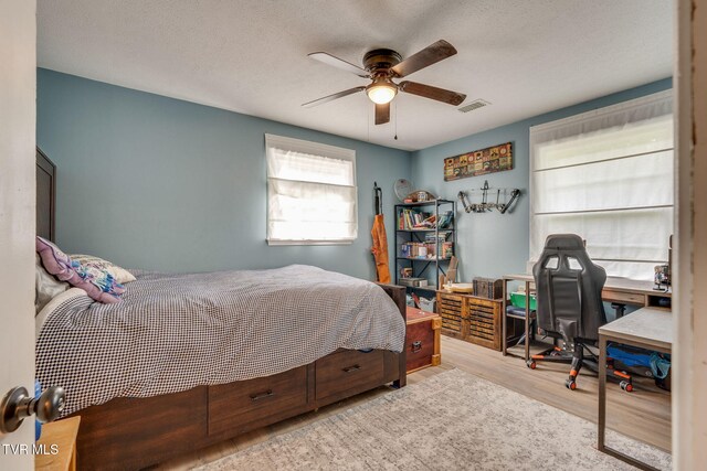 1136 W Shipley Ferry Rd, Kingsport, TN 37663 - bedroom featuring wood finished floors, an office area, a ceiling fan, and a textured ceiling