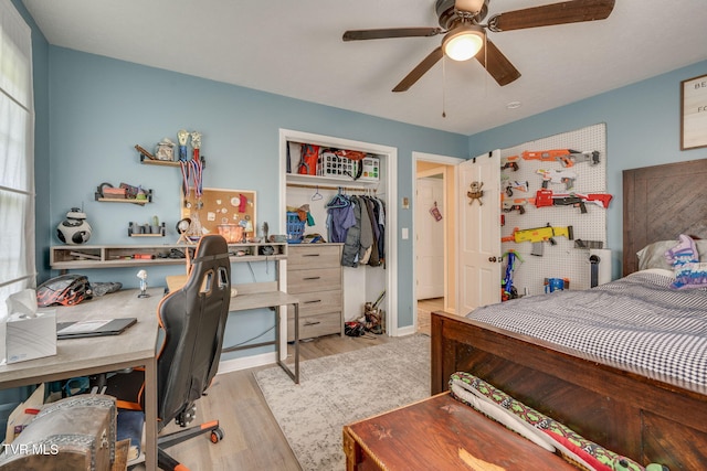 1136 W Shipley Ferry Rd, Kingsport, TN 37663 - bedroom with wood finished floors, ceiling fan, a closet, and a desk