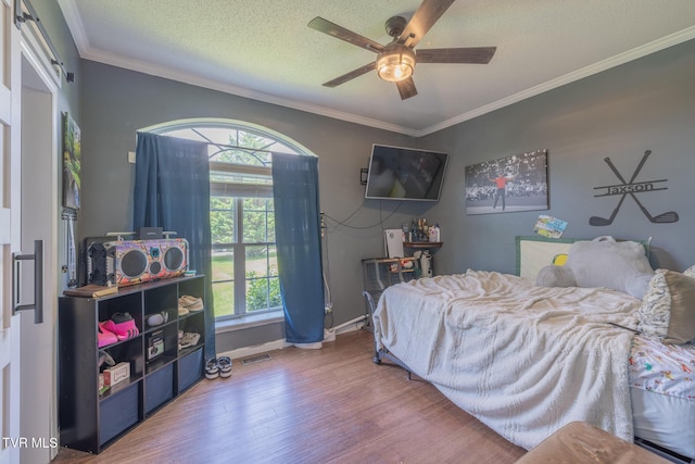 102 E Point Trce, Greeneville, TN 37745 - bedroom featuring wood finished floors, crown molding, a ceiling fan, and a textured ceiling
