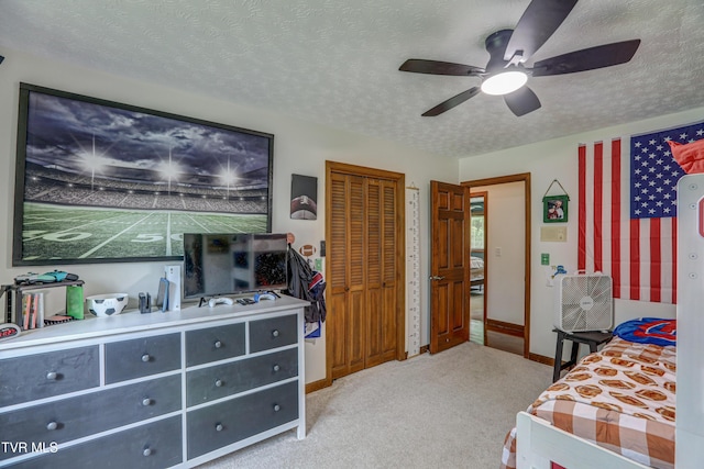 400 Heatherview Ct, Kingsport, TN 37663 - carpeted bedroom featuring a textured ceiling and a ceiling fan