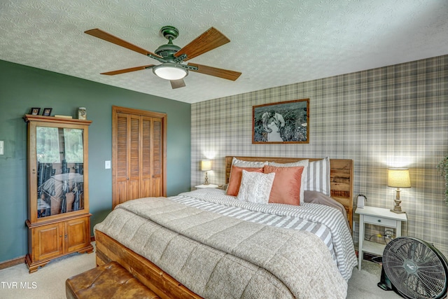 400 Heatherview Ct, Kingsport, TN 37663 - bedroom with light colored carpet, wallpapered walls, a closet, a ceiling fan, and a textured ceiling