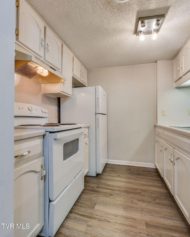 815 7th St Unit 815, Bristol, TN 37620 - kitchen featuring electric stove, a textured ceiling, light wood finished floors, white cabinetry, and under cabinet range hood