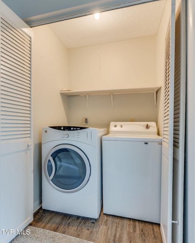 815 7th St Unit 815, Bristol, TN 37620 - laundry room featuring washing machine and clothes dryer, wood finished floors, and a textured ceiling