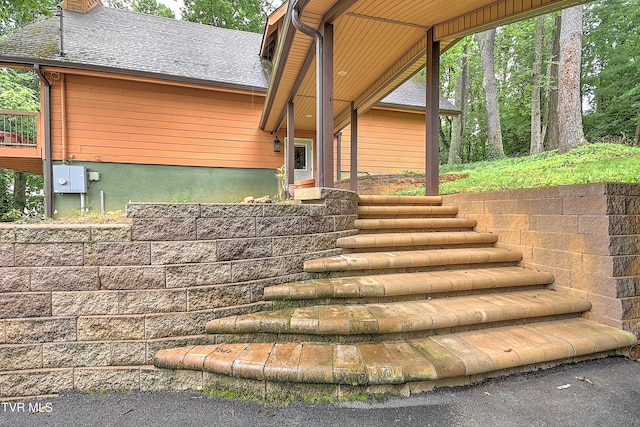 190 Sycamore Cir, Jonesborough, TN 37659 - entrance to property featuring a chimney and a shingled roof