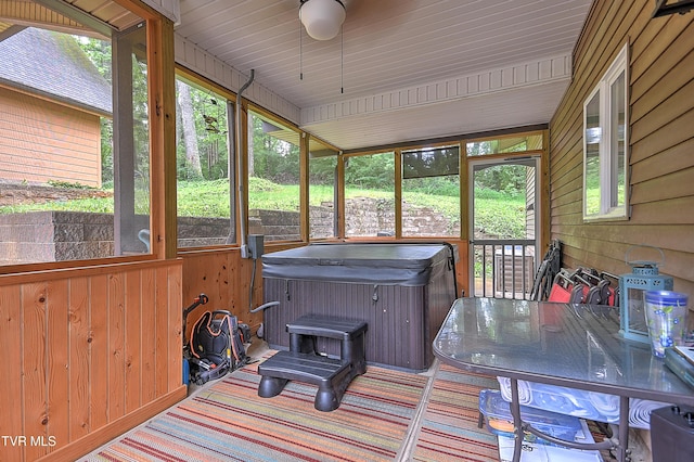190 Sycamore Cir, Jonesborough, TN 37659 - sunroom / solarium featuring a jacuzzi and ceiling fan