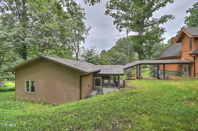 190 Sycamore Cir, Jonesborough, TN 37659 - rear view of property with a sunroom, a lawn, and a shingled roof