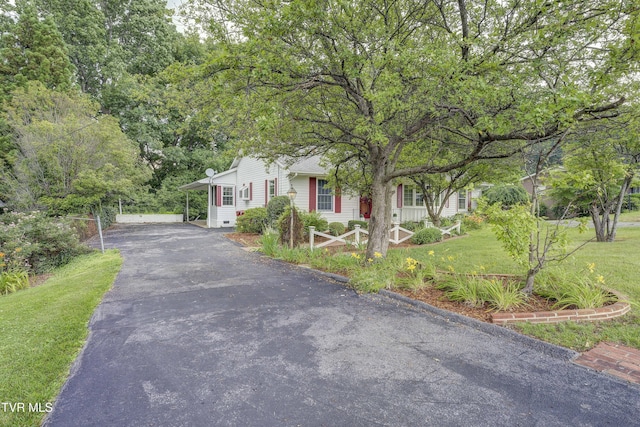 1710 Sundale Rd, Johnson City, TN 37604 - view of front facade with a front lawn and driveway