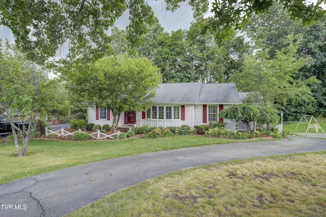1710 Sundale Rd, Johnson City, TN 37604 - ranch-style home featuring driveway, a shingled roof, and a front yard