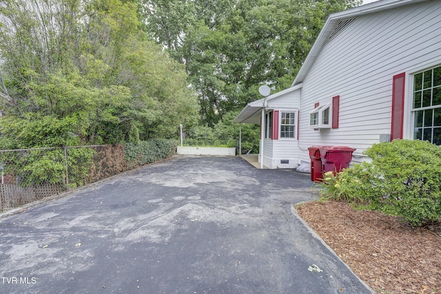 1710 Sundale Rd, Johnson City, TN 37604 - exterior space with driveway
