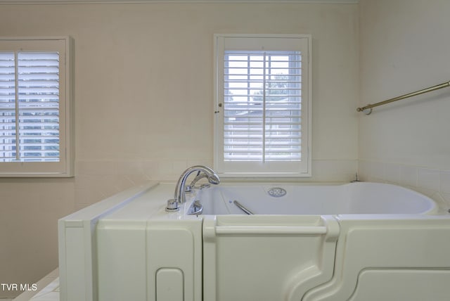 1710 Sundale Rd, Johnson City, TN 37604 - full bathroom with a garden tub