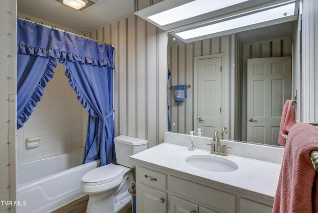 1710 Sundale Rd, Johnson City, TN 37604 - full bathroom featuring wallpapered walls, vanity, and shower / tub combo