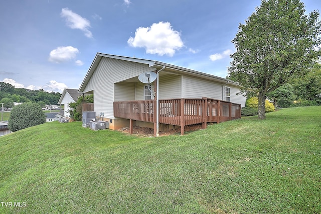 929 Cornerstone Ct, Kingsport, TN 37660 - back of house featuring a yard and a wooden deck