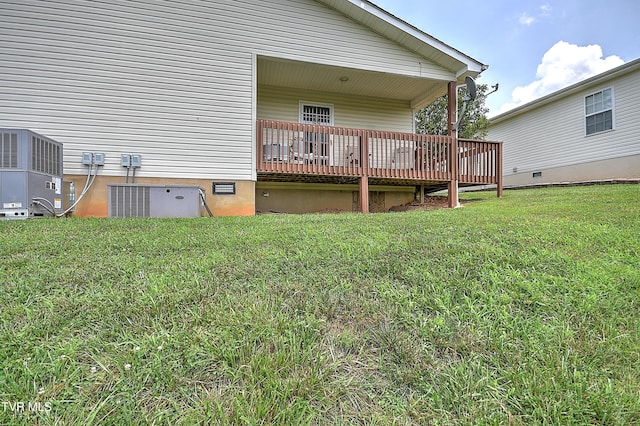 929 Cornerstone Ct, Kingsport, TN 37660 - back of house with a yard, crawl space, and a wooden deck