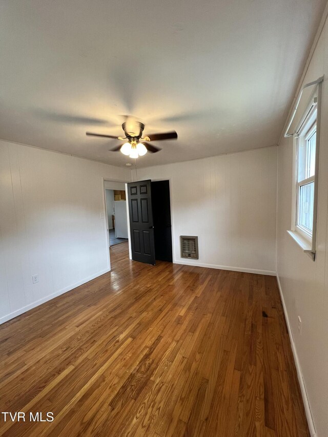 318 Cypress St, Mount Carmel, TN 37645 - photo 8
