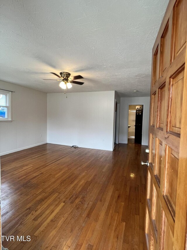 318 Cypress St, Mount Carmel, TN 37645 - photo 3
