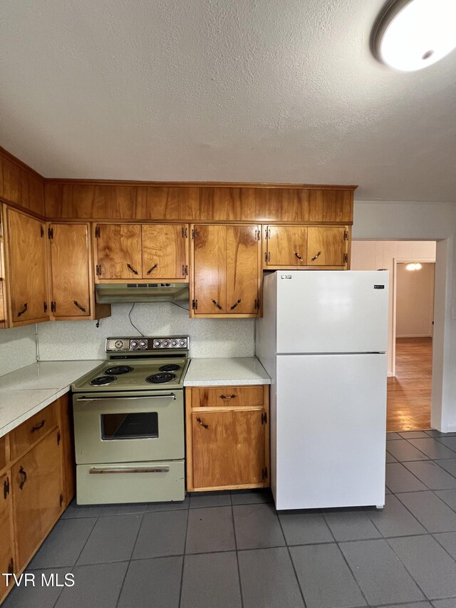 318 Cypress St, Mount Carmel, TN 37645 - photo 17
