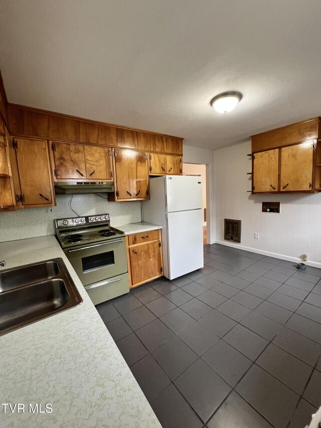 318 Cypress St, Mount Carmel, TN 37645 - photo 18