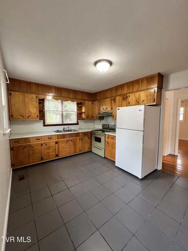 318 Cypress St, Mount Carmel, TN 37645 - photo 15