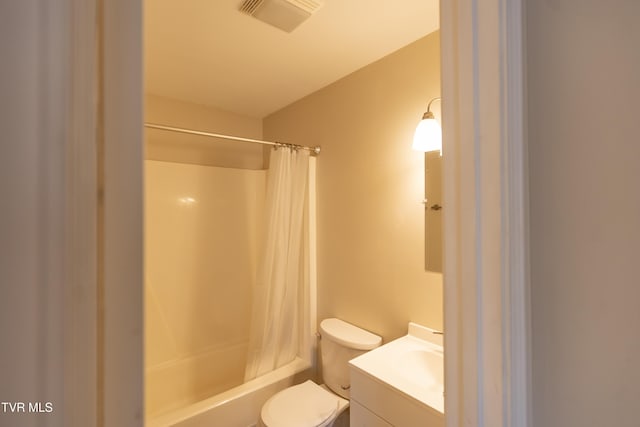 105 Lemay Dr, Kingsport, TN 37664 - full bath with vanity and shower / tub combo with curtain