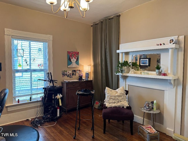 402 E Unaka Ave, Johnson City, TN 37601 - living area featuring a chandelier and wood finished floors
