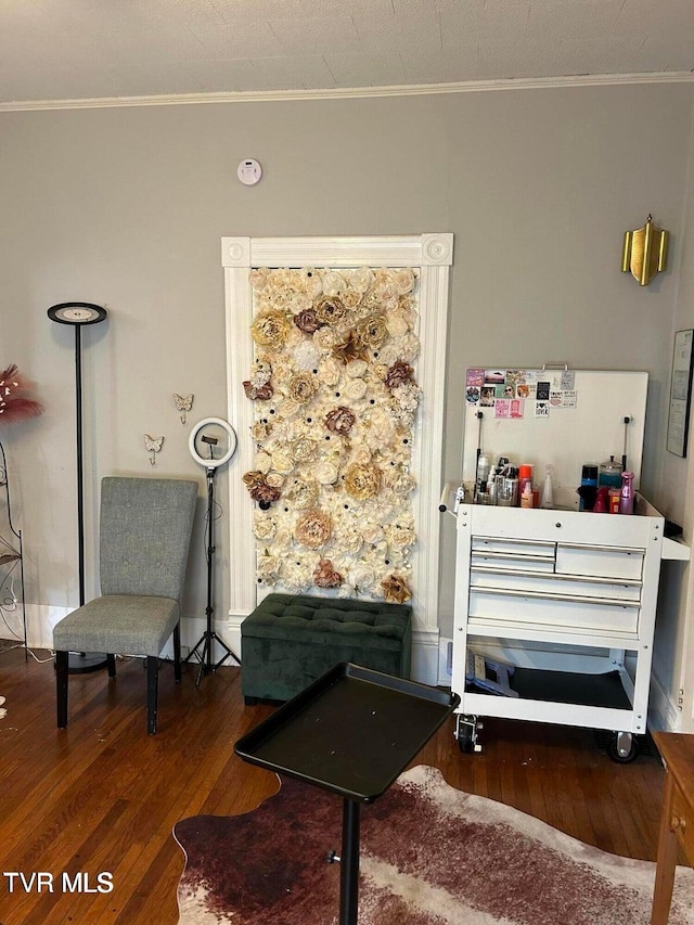 402 E Unaka Ave, Johnson City, TN 37601 - sitting room featuring crown molding and wood finished floors