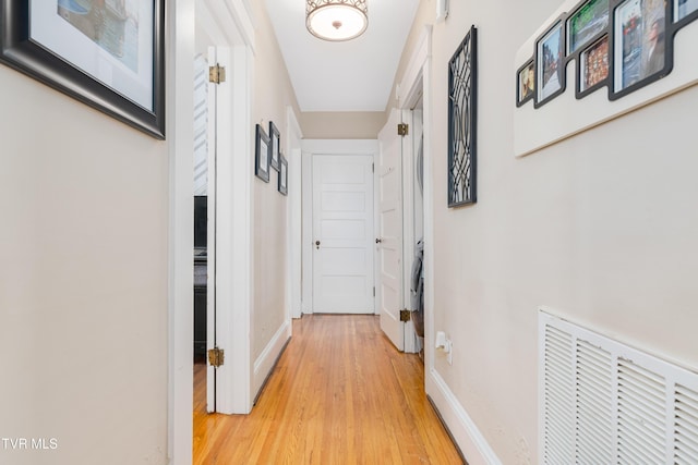 922 W Hillcrest Dr, Johnson City, TN 37604 - hall featuring light wood finished floors and baseboards