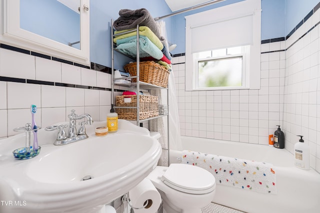 922 W Hillcrest Dr, Johnson City, TN 37604 - bathroom with shower / bath combo with shower curtain and tile walls