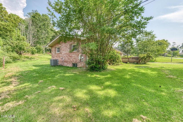 224 Meadow Dr, Bristol, TN 37620 - view of green lawn with a deck