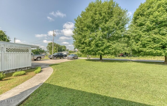 305 Hedge Dr, Kingsport, TN 37660 - photo 11