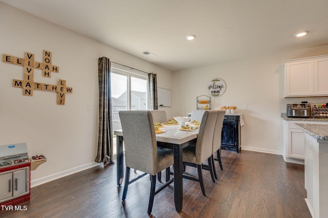 1233 Stamp Lodge Rd, Kingsport, TN 37660 - dining area featuring dark wood-style floors and recessed lighting