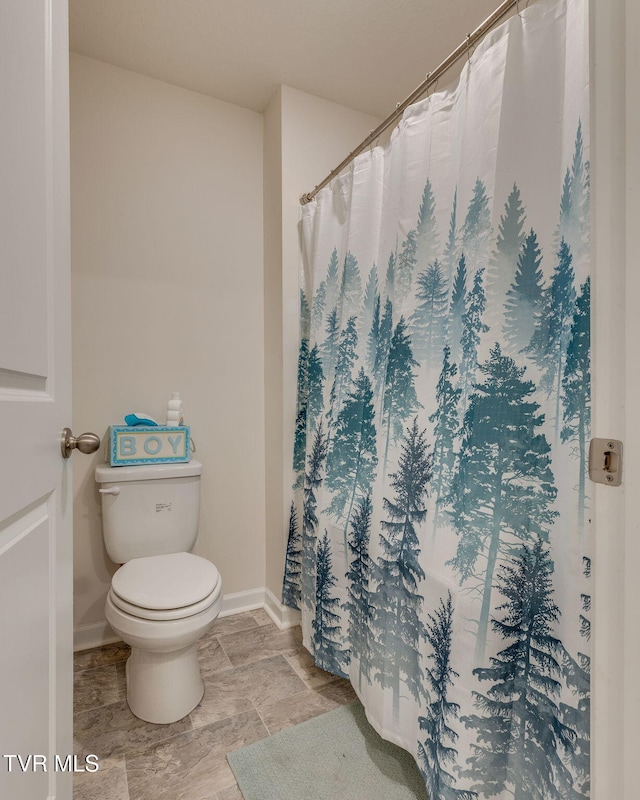 1233 Stamp Lodge Rd, Kingsport, TN 37660 - full bath featuring a shower with curtain