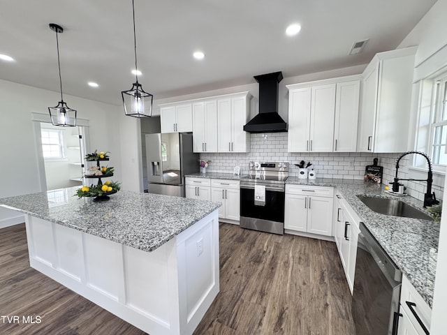 816 Hairetown Rd, Jonesborough, TN 37659 - kitchen with appliances with stainless steel finishes, wall chimney range hood, dark wood-type flooring, a kitchen island, and recessed lighting
